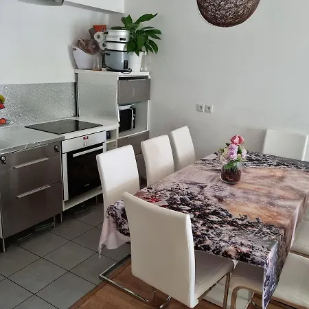 Gare Apartment *